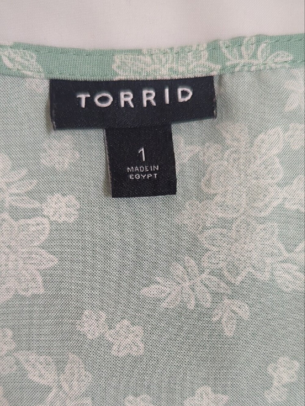Torrid Hi-Lo Tie-Front Top, Color Lacey floral granite green sm Size 1X - Picture 14 of 15